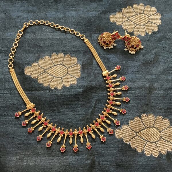 Gorgeous Square Kemp Spike Necklace With Jumka