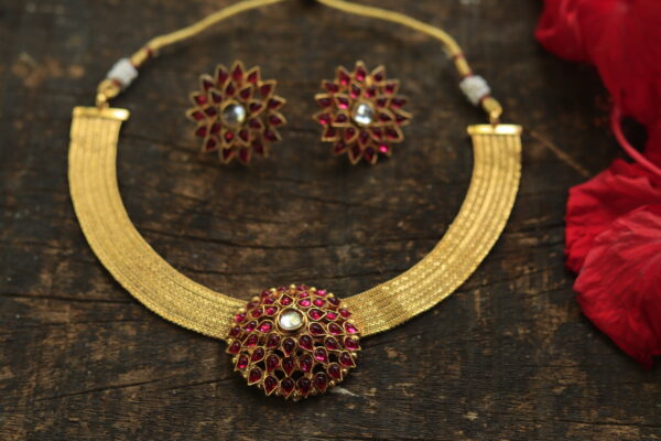 Elegant Semi Traditional Kemp Necklace