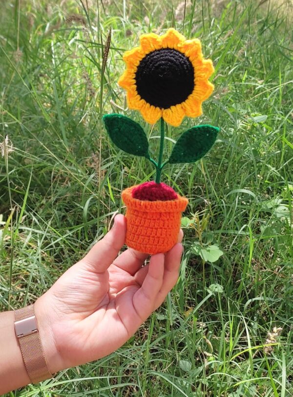 Crochet sunflower pot