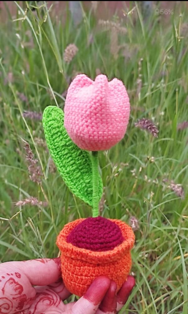 Crochet tulip flower pot