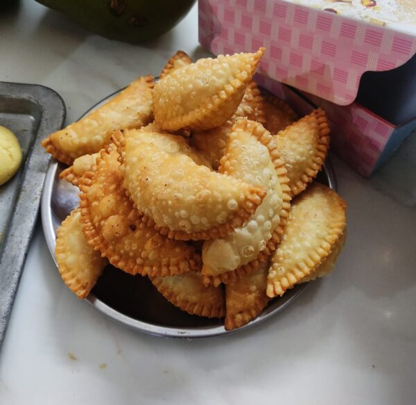Gujiya half kg